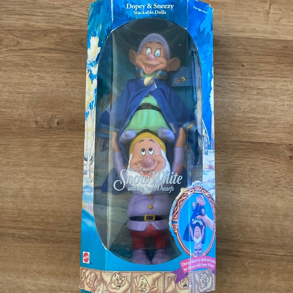 Disney Snow White Dopey & Sneezy Stackable Dolls